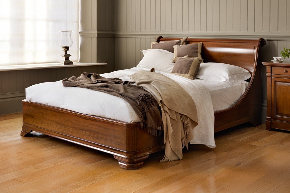 Manoir Wooden Socle Sleigh Bed