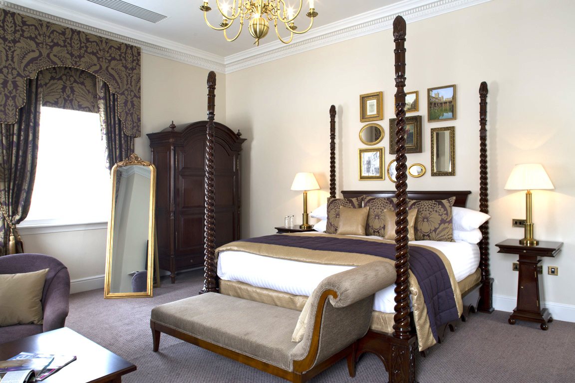 Bailbrook House Hotel - Venetian Four Poster Bed