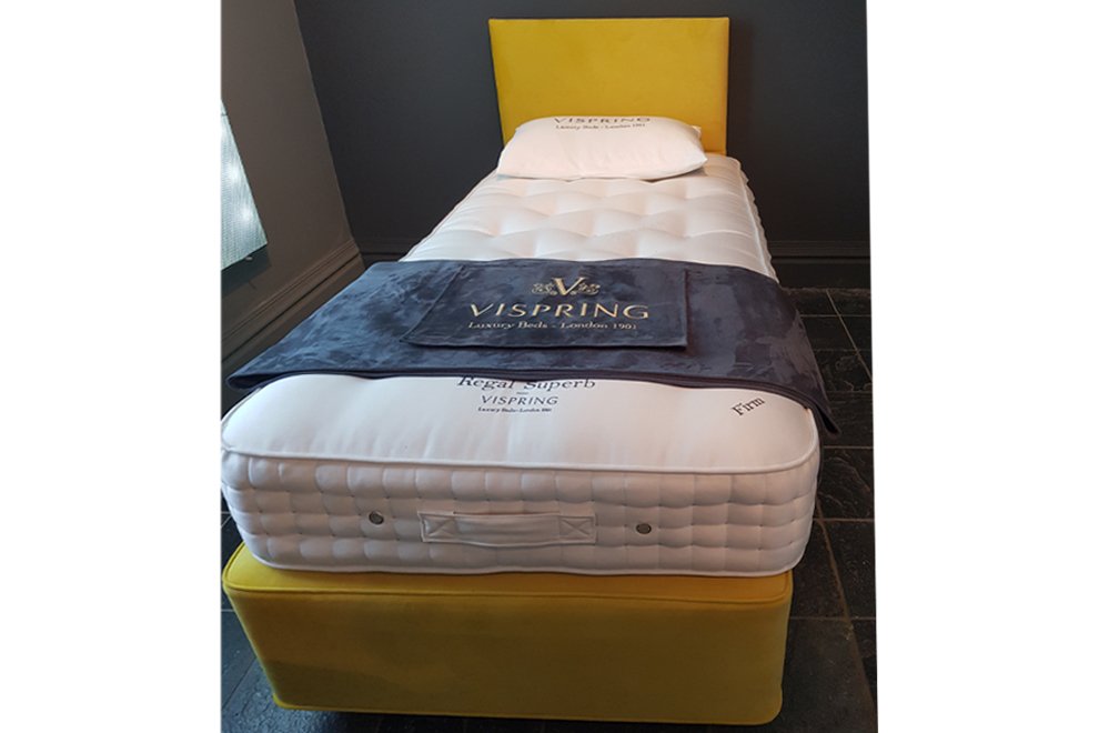 Vispring (90x200cm) Regal Superb Mattress & Divan Zip and Link with