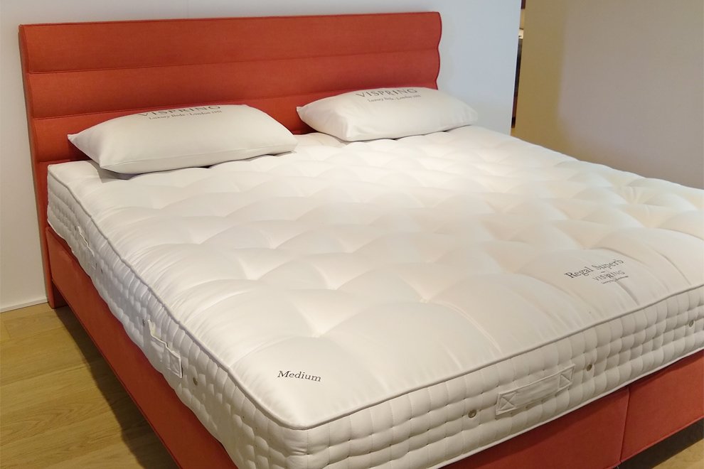 7 Large Emperor Vispring Regal Superb Mattress With Divan And