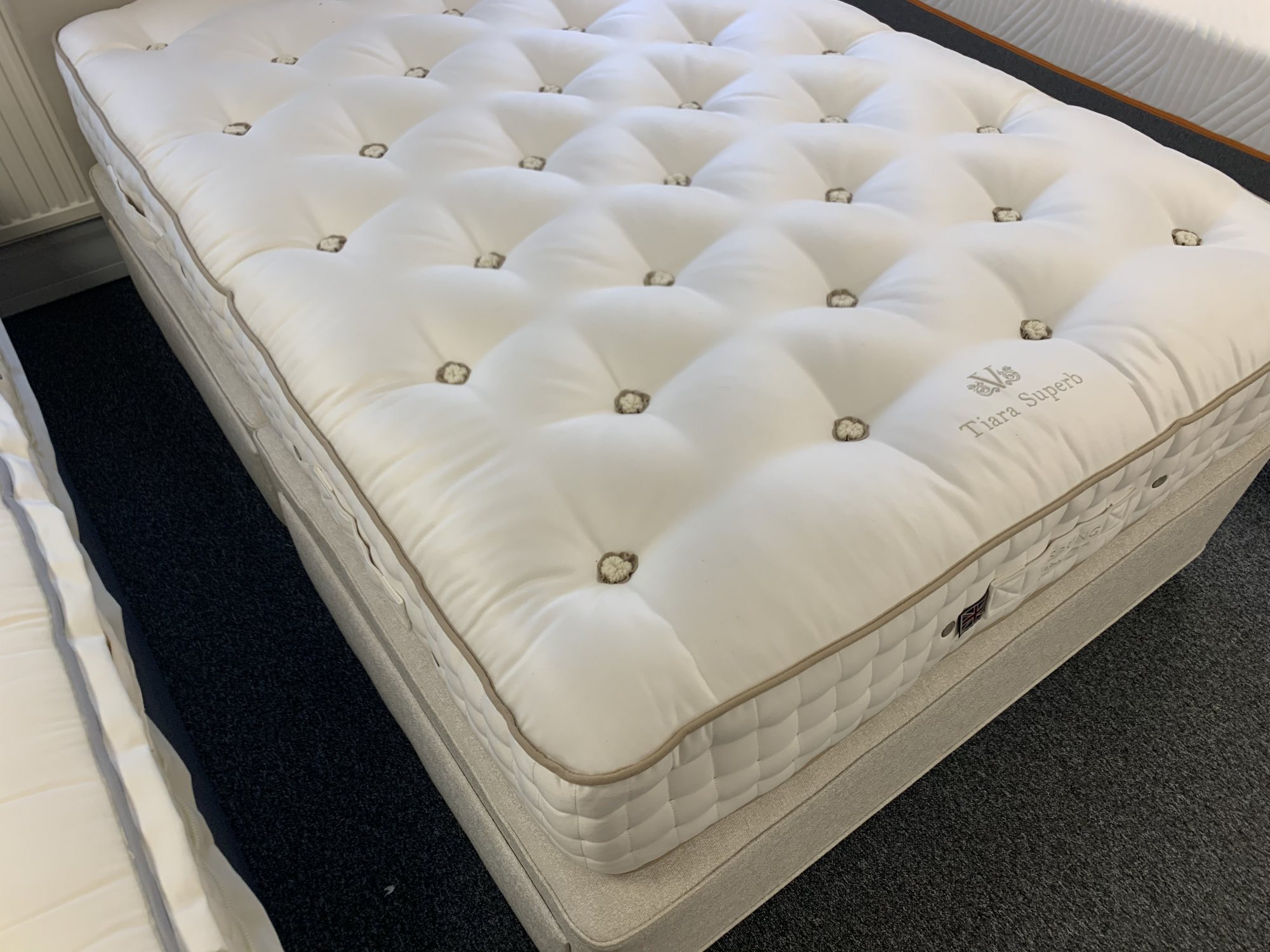 Vispring Tiara Superb Mattress & Drawer Divan set Double ExDisplay