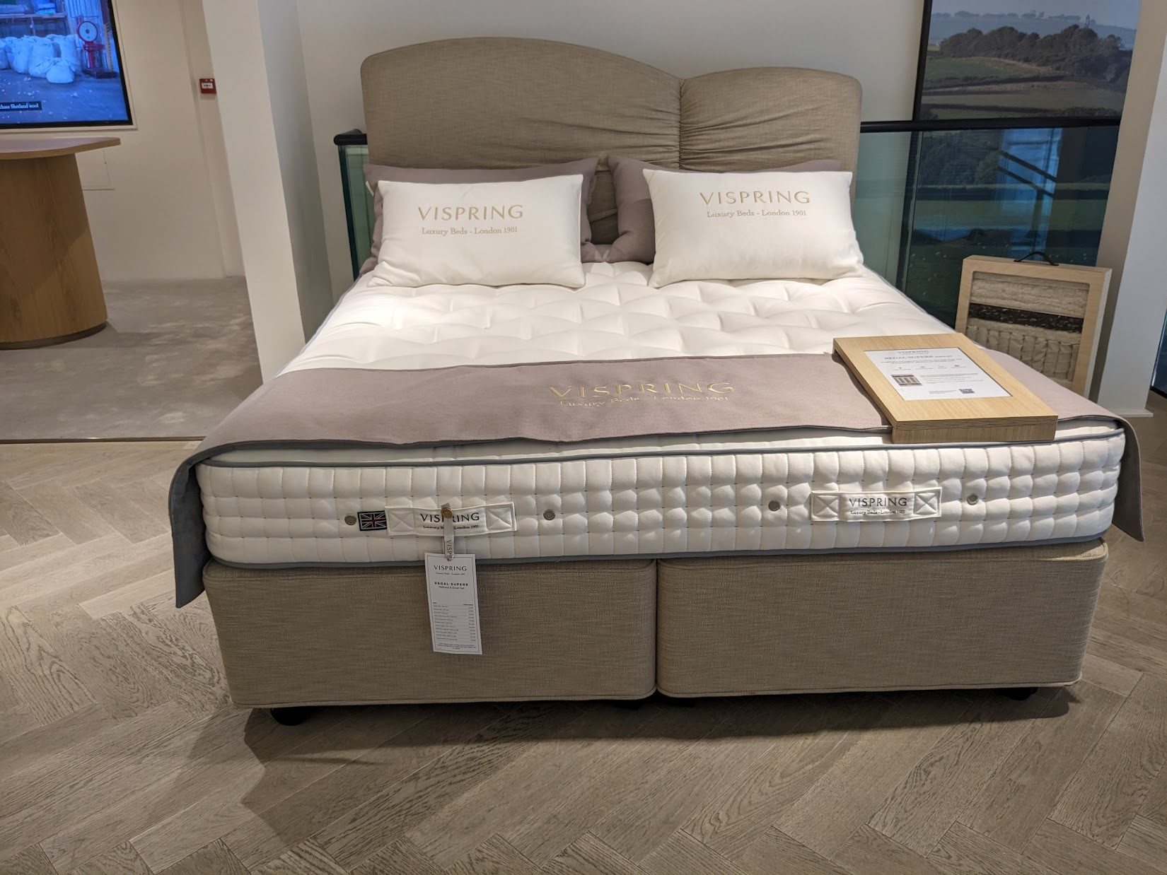 Vispring Regal Superb Drawer Divan Set With H/Board Super king Ex