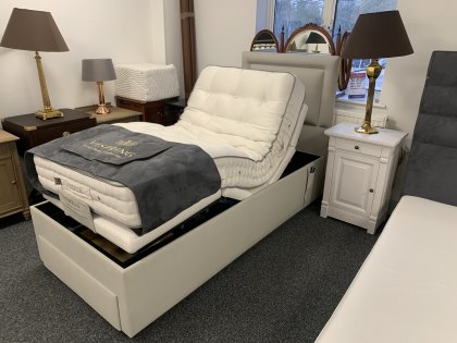 Vispring Sapphire II Adjustable Recliner De Luxe Mattress with Arcadia Headboard - Long Single - Ex