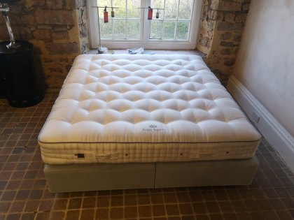 6’0 Vispring Regal Superb Mattress and Low Divan Set in Medium tension- Ex Display