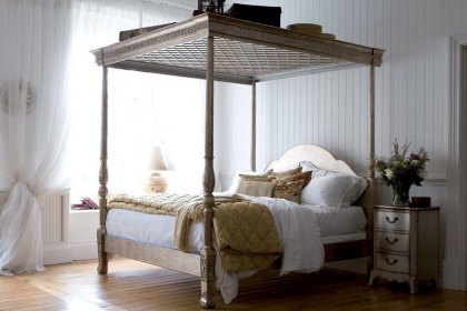 Georgian Leafed Four Poster Bed Georgian Leafed Four Poster Bed