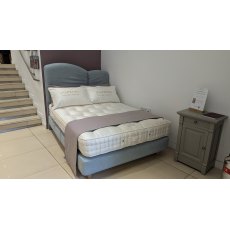 Vispring Devonshire Divan Set with Headboard Double -Ex display