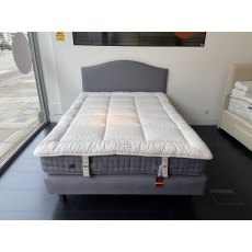 Vispring Elite Divan Set + Topper - King Size - Ex Display.