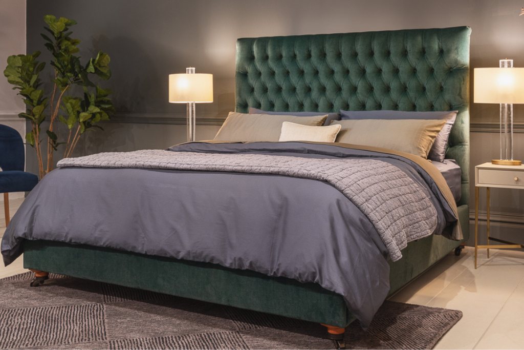 Emilia Grand Deep Buttoned Bed