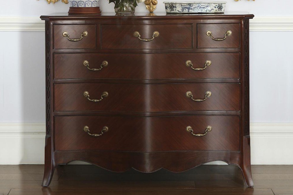 Georgian Chest Of Wooden Drawers In Gold Leaf And So To Bed