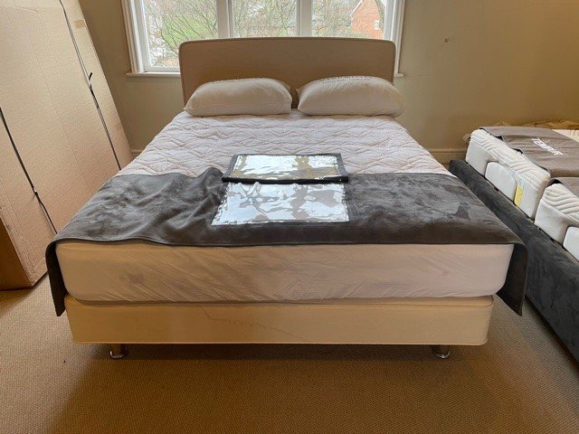 Vispring Vispring Baronet Superb Divan Set  King Size with Headboard - Ex Display