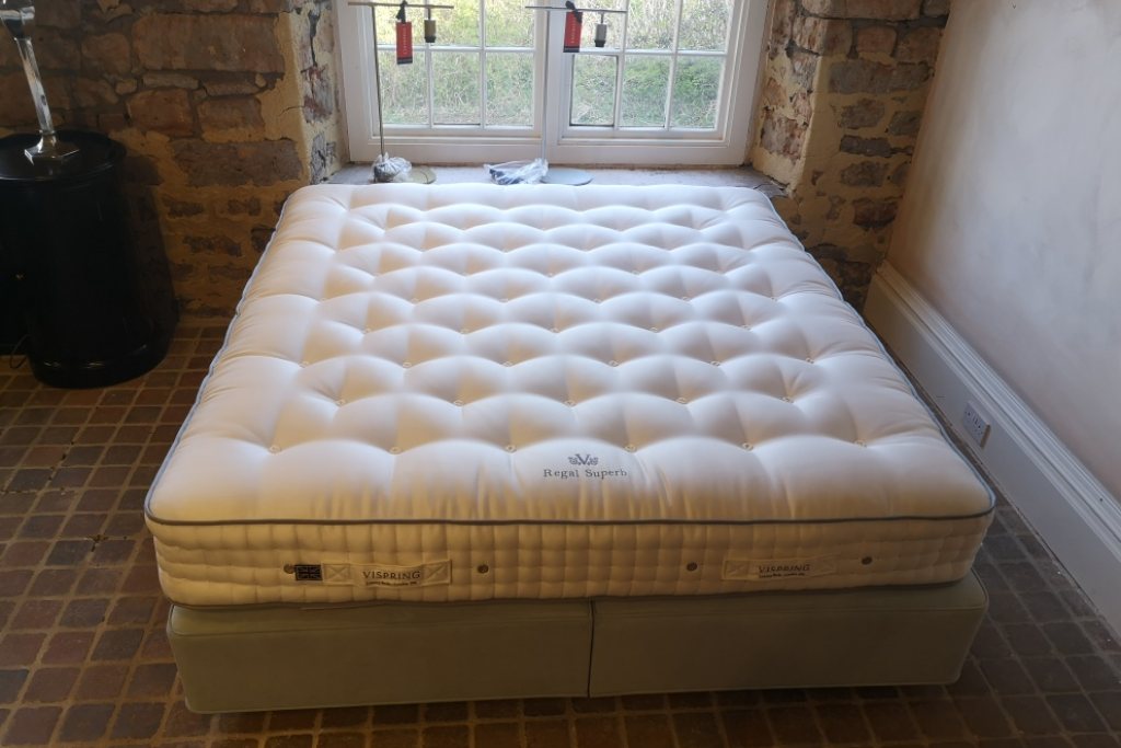 Vispring 6’0 Vispring Regal Superb Mattress and Low Divan Set in Medium tension- Ex Display