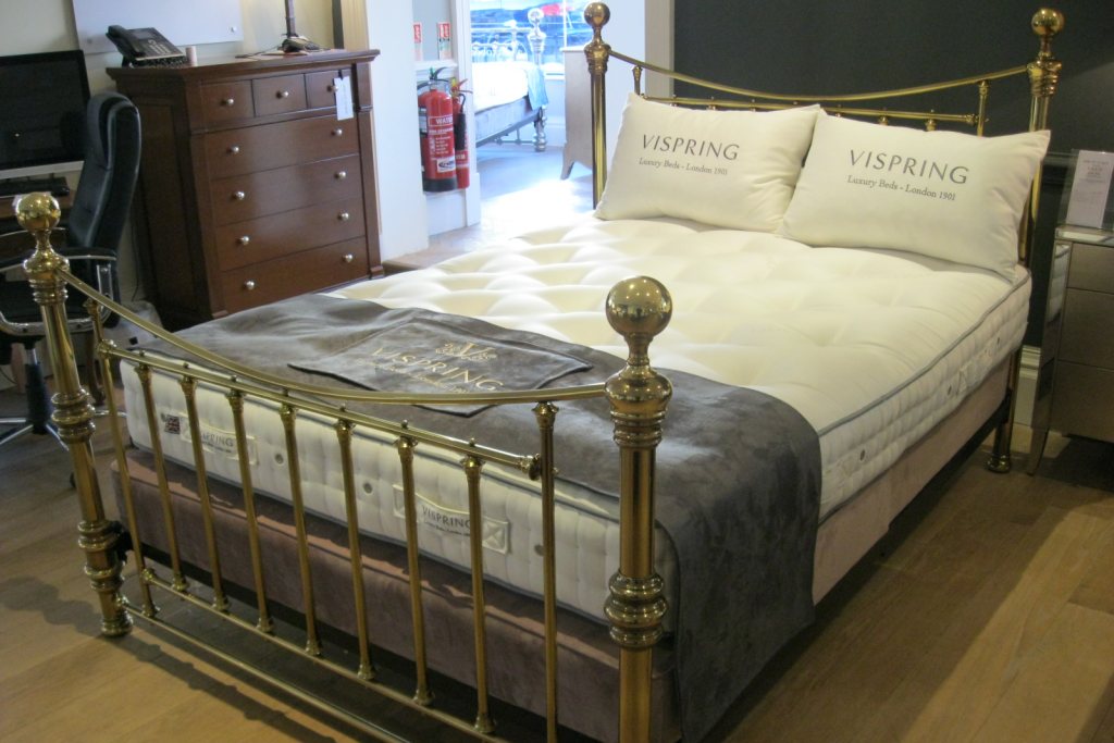 And So To Bed Austen Kingsize Brass Bedstead with a Vispring Realm Mattress and slats - Ex Display