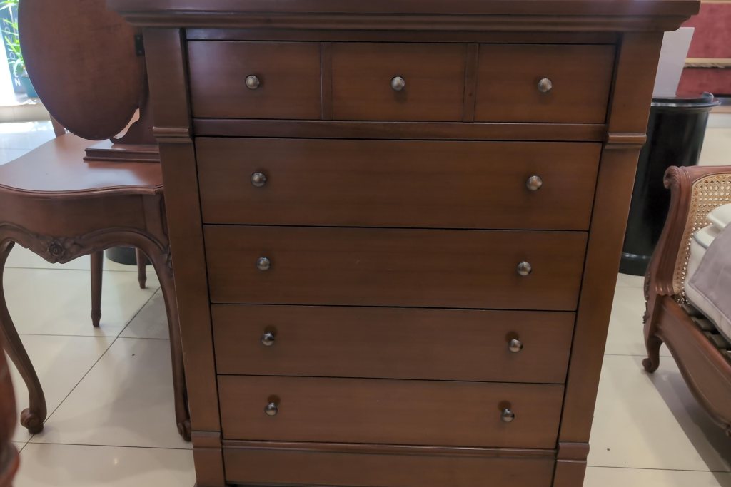 And So To Bed Manoir 5 Drawers Chest - Ex Display