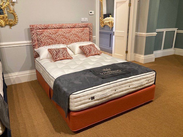 Vispring Vispring Kingsbridge Kingsize  Divan set with Helios H/B-Ex display