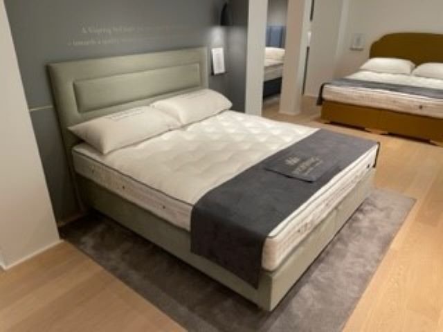 Vispring Vispring Kingsbridge SuperKing Divan set with Enyo H/B-Ex display