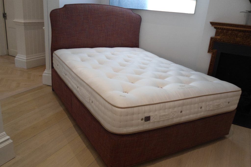 Vispring Vispring Tiara Superb  Kingsize Divan set with Eccleston Headboard - Ex Display