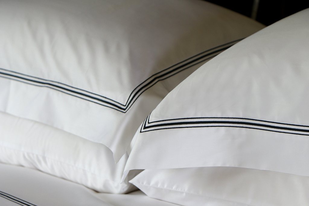 Hurlingham Oxford Pillowcase Pair Large 50 X 90cm Whitepink