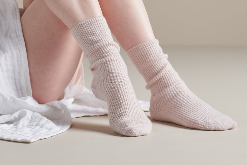 Bedfolk Women's Cashmere Socks Rose