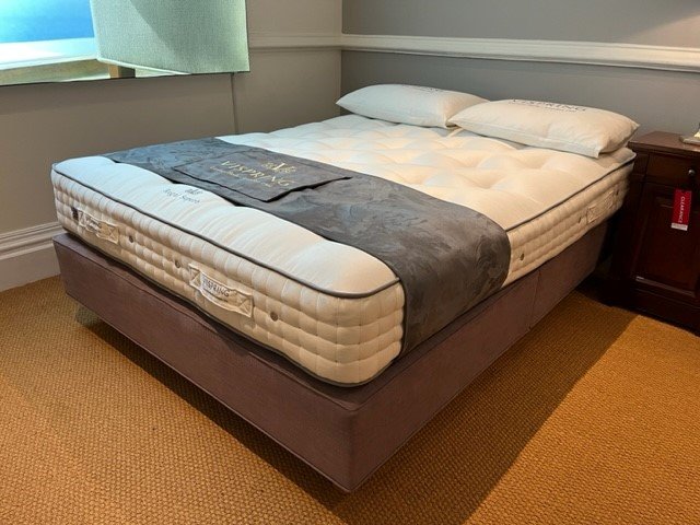 Vispring Vispring Regal Superb - King Size Mattress and Low Sovereign Divan Set - Ex Display
