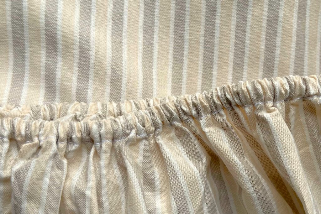 And So To Bed Dormitory Duncan Fitted Sheet - Apricot