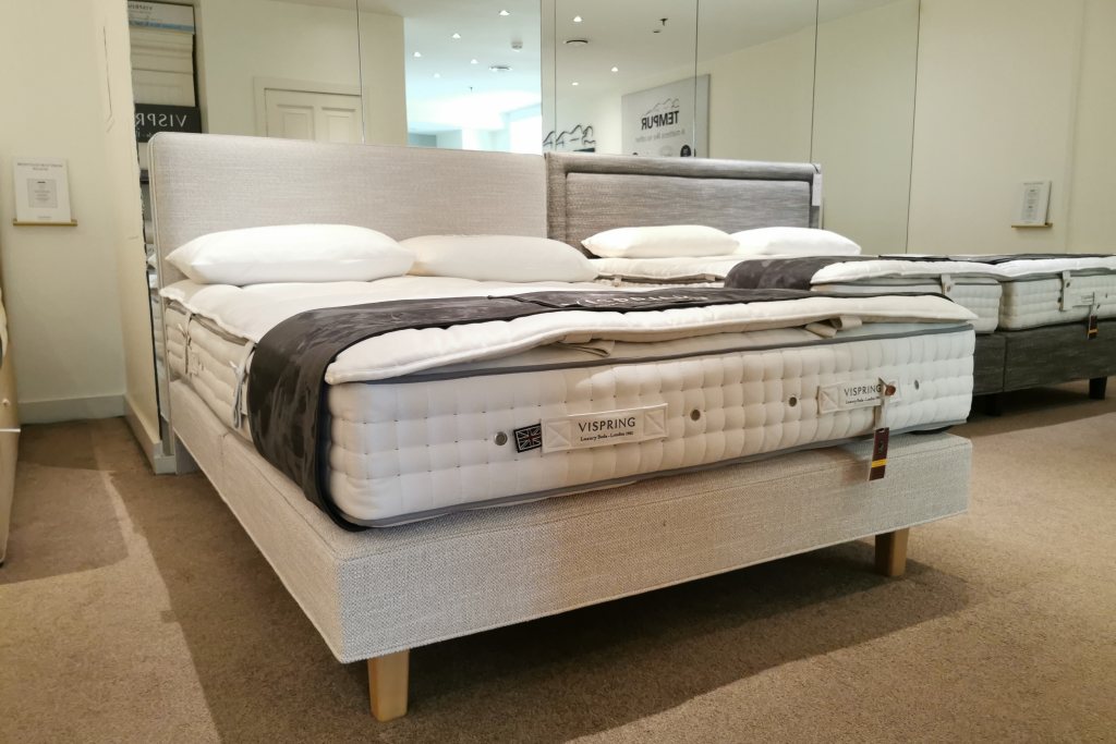 Vispring Regal Superb King Size Divan Set H/board & Topper Ex