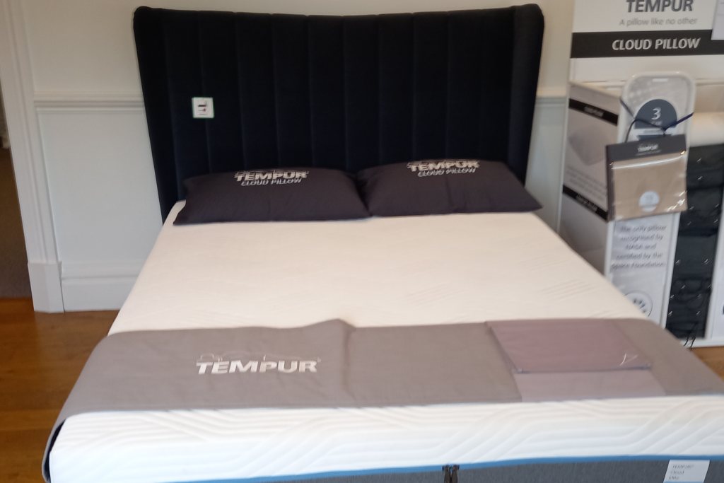 Tempur TEMPUR® Hampton King size Ottoman + Cloud Elite mattress - Ex-Display