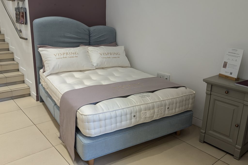 Vispring Vispring Devonshire Divan Set with Headboard Double -Ex display