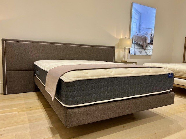 Boston Bedstead & Pure Luxe Hybrid Mattress - King Size - Ex Display.