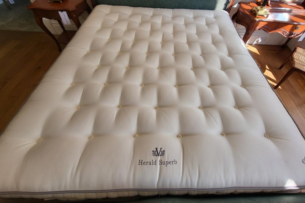 Vispring Herald Superb Mattress & Bed Base - Superking - Ex Display.