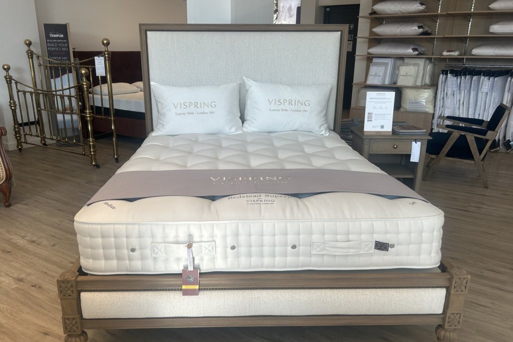 Romeo Socle Bedstead - King Size - Ex Display.