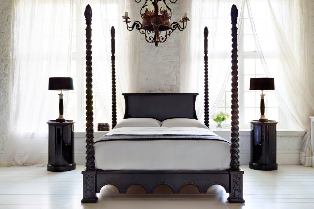 Venetian Bedstead & Slatted Base - King Size - Ex Display