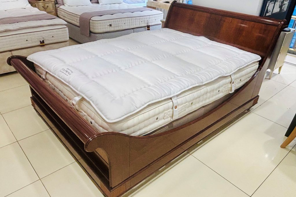 Palais Bedstead With Elite And Bedbase With Topper Ex Display