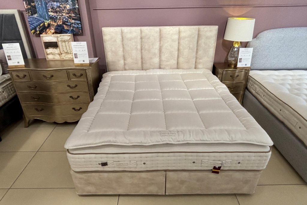 Vispring Vispring Sublime Superb Divan Set with Ceto HB & Topper - Ex Display