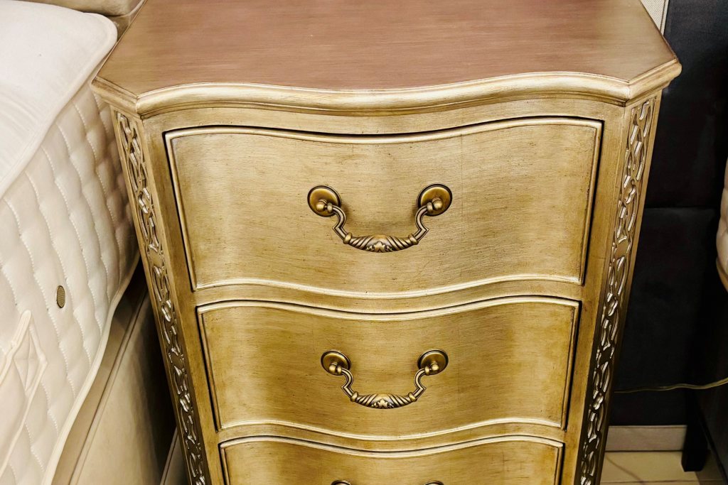 Georgian Leafed 3dr Bedside - Ex Display.