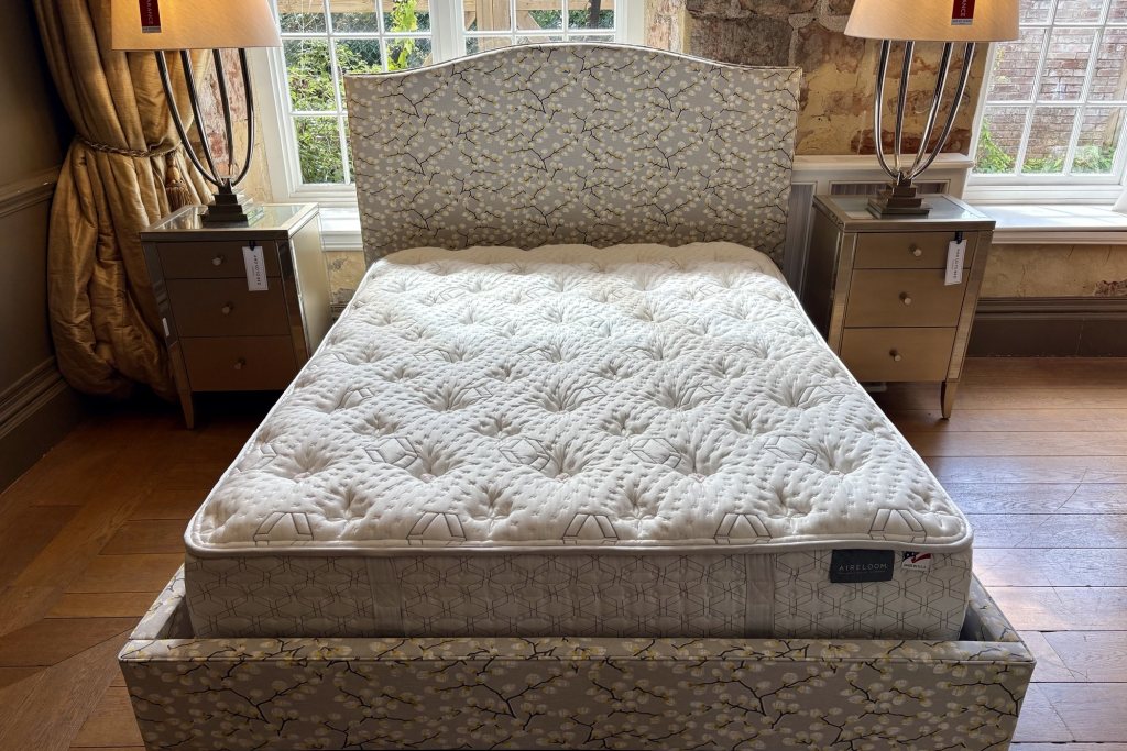 Richmond Bedstead + Slatted Base - King Size - Ex Display.
