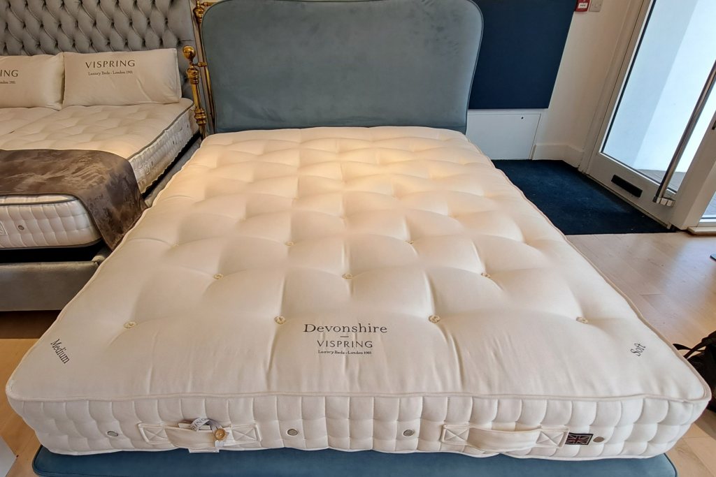 Vispring Devonshire Mattress & Divan Set - king Size - Ex Display. Vispring Devonshire Mattress & Divan Set - king Size - Ex Display.