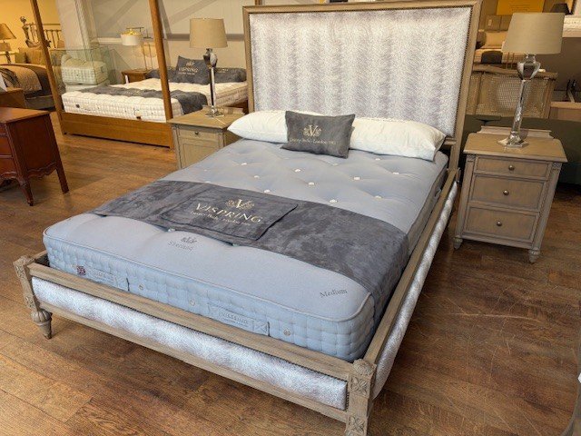 Romeo Socle Bedstead - King Size - Ex Display.