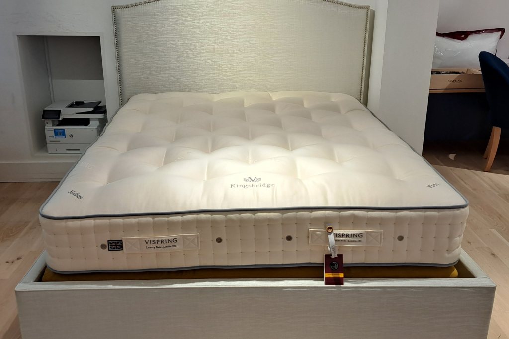 Richmond Bedstead & Vispring Kingsbridge Divan Set - King Size - Ex Display.