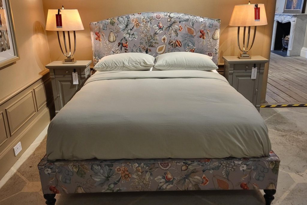 Richmond Bedstead + Slatted Base - King Size - Ex Display.