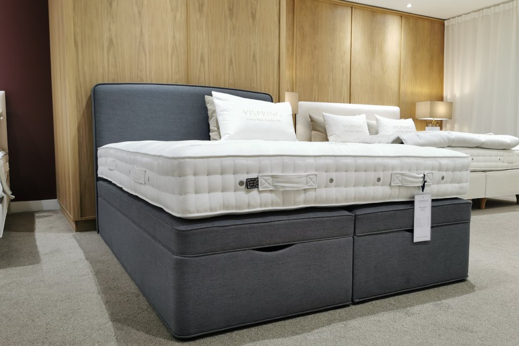 Vispring Europa Ottoman & Bedstead Realm Mattress - King Size - Ex Display