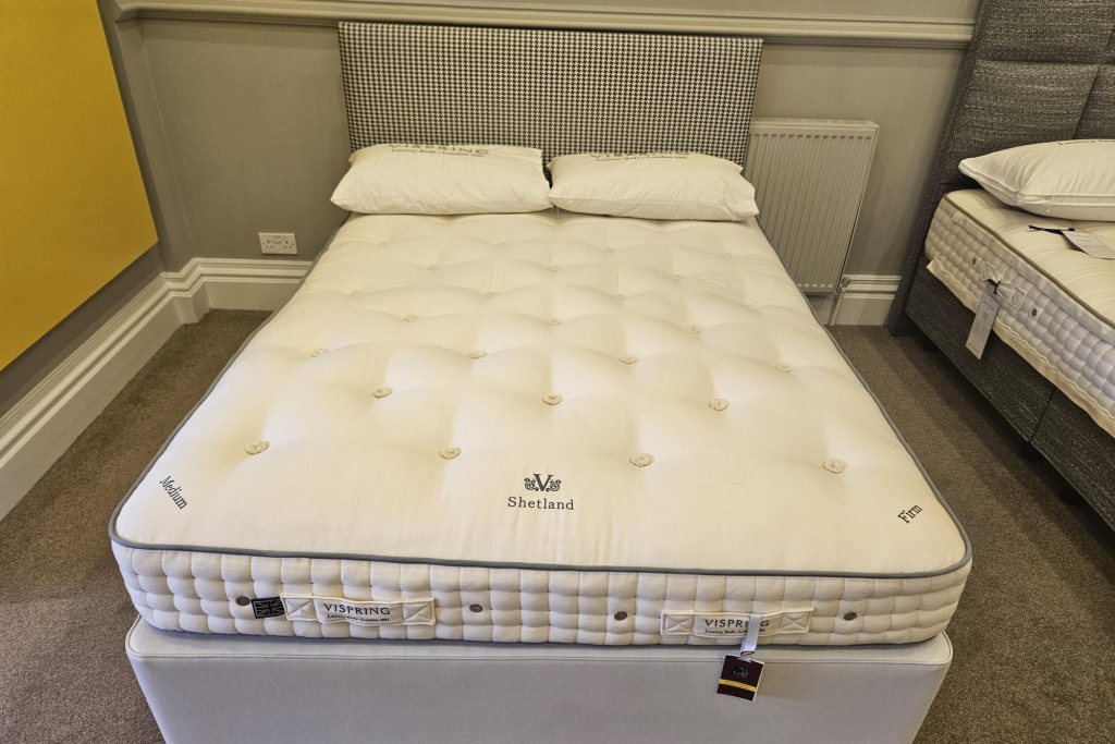 Vispring EX-DISPLAY - Vispring Shetland Drawer Divan Set - King Size - Ex Display.