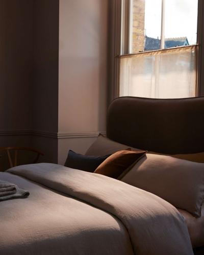 Welcome your guests into a room of effortlessly refined luxury this festive season. Intertwining soft...