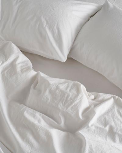 Crisp clean bed linen is essential for the warmer months. Made from 100% cotton, unwind in ultimate c...