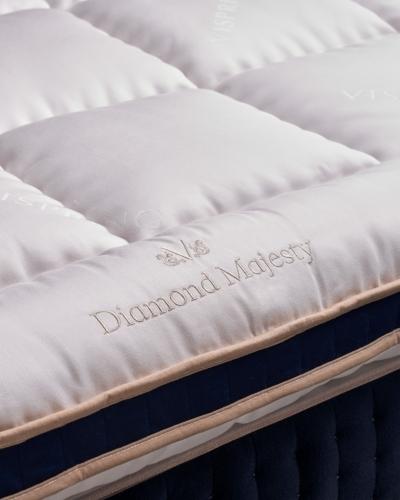Sleep reimagined: the Vispring Diamond Majesty Mattress Topper takes comfort to new heights. With 9 l...
