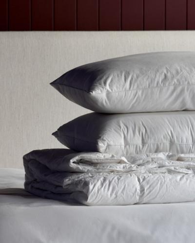 Accessories designed to create the perfect escape. Discover our collection of luxurious bedding, bed...